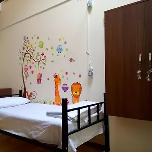 hi-hostel.alltbilisihotels.com/